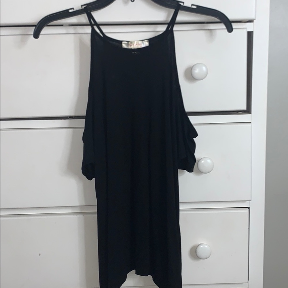 Off the shoulder tee